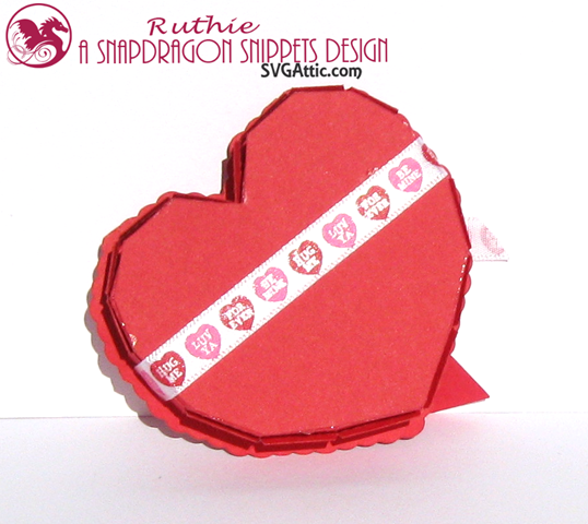 Heart see-thru lid box - SnapDragon Snippents - Caja en forma de corazon - Ruthie Lopez. 3