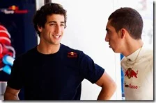 Daniel Ricciardo parla con Buemi