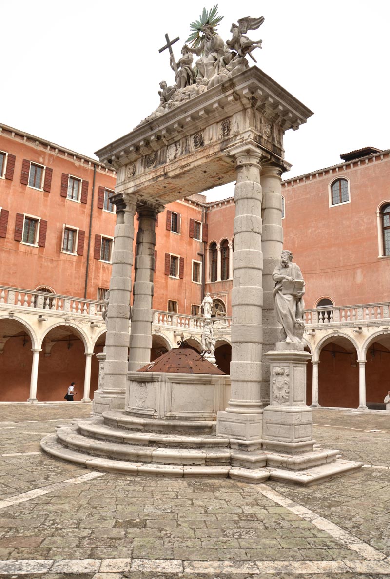 Chiostro_trinita_17e.jpg Chiostro trinita 17e