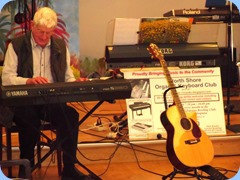Bennie Gunn playing his new Yamaha PSR-S950 keyboard