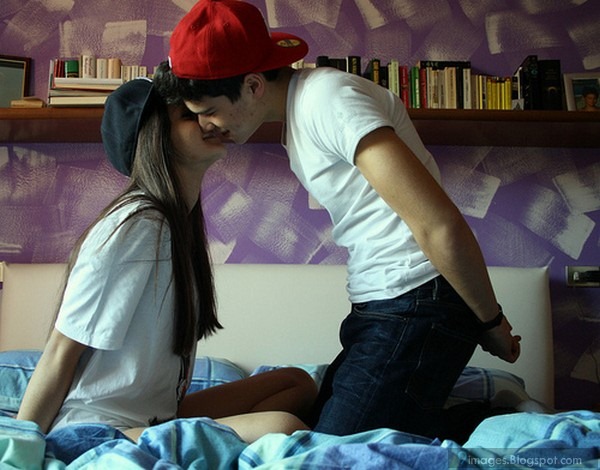 [Kissing-young-couple-cute-love-on-bed-romantic%255B3%255D.jpg]