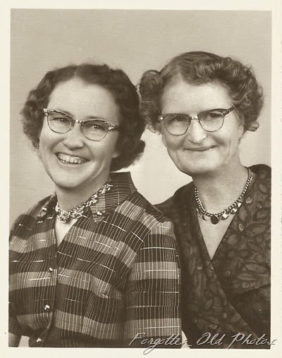 Elsie and Sarah Krentsberg Moorhead Ant