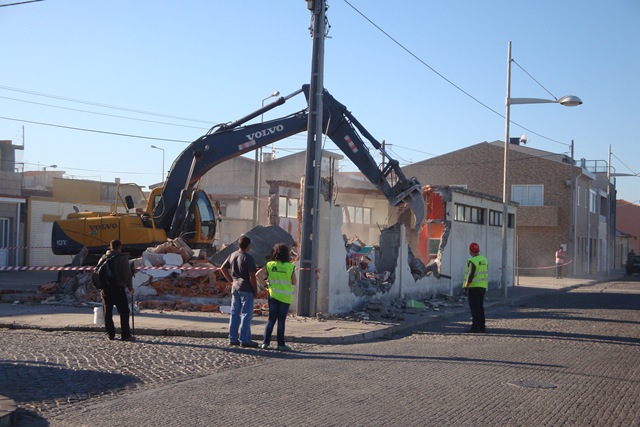 [Bairro%2520Piscat%25C3%25B3rio%252C%2520demoli%25C3%25A7%25C3%25A3o%2520do%2520edificio-09-08-2013%2520%25282%2529%255B3%255D.jpg]