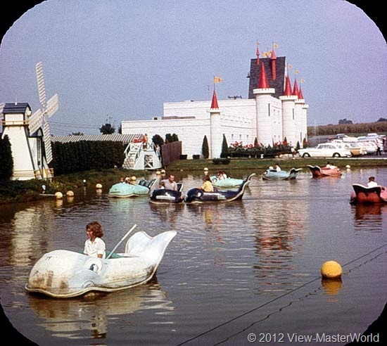 View-Master Dutch Wonderland (A634), Scene 2: Whale Boats on Magic Lake