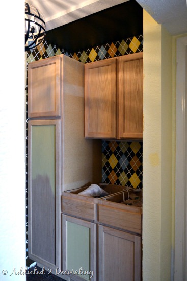 [utility%2520closet%2520with%2520cabinets%25201%255B9%255D.jpg]
