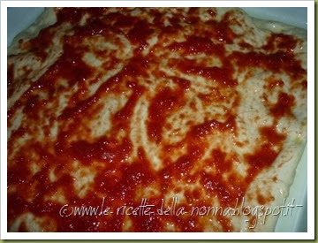 Pizza con wurstel e cipolla (4)