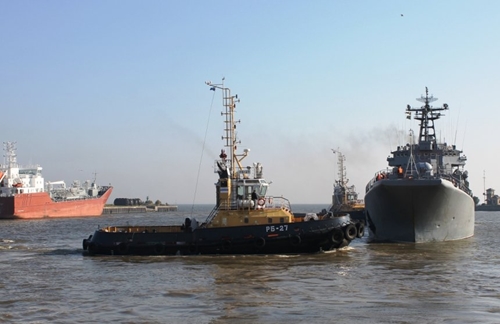 "Запад-2013": Погрузка белорусских военных на российские БДК