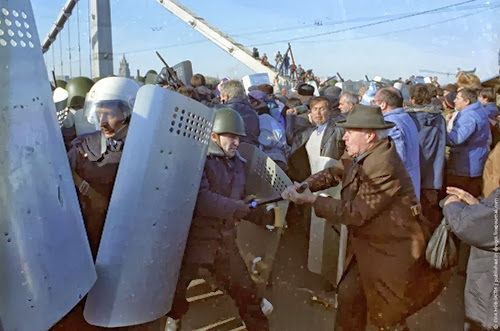 Кровавый Октябрь 1993-го: "Расстрел Белого Дома"