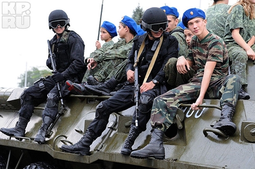 Фотографии с показательных выступлений СОБР и ОМОН в Волгограде