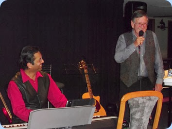 Ben Fernandez accompanied Len Hancy (vocals) for a few numbers and can be seen here sharing a humorous moment!