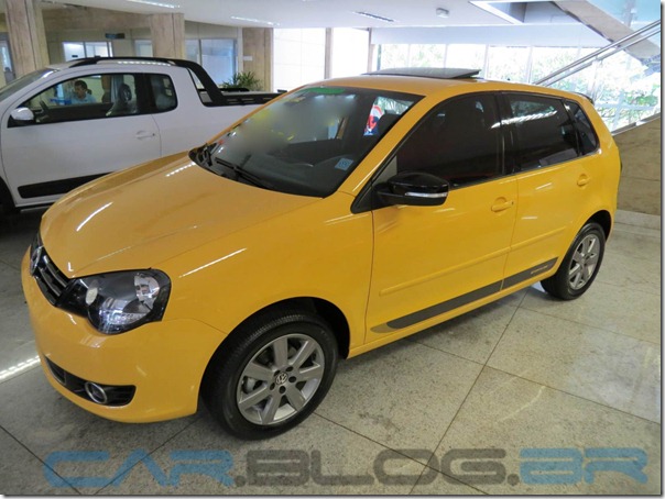 VW-Polo-Hatch-2013-Sportline-amarelo (6)