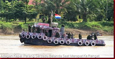 Adegan Kapal Perang Serdadu Belanda Saat Merapat Ke Rengat. Foto. H Siregar-DOC