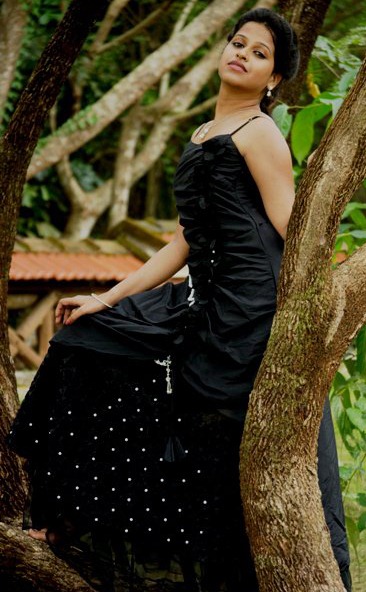 [actress_sadhika_venugopal_latest_stylish_pic%255B3%255D.jpg]