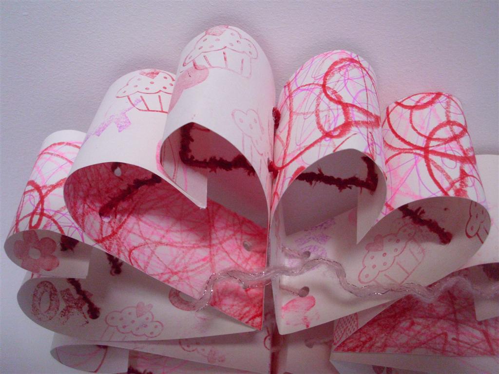 The DoItYourself Mom DIY Paper Heart Wreath (Valentine's Decoration