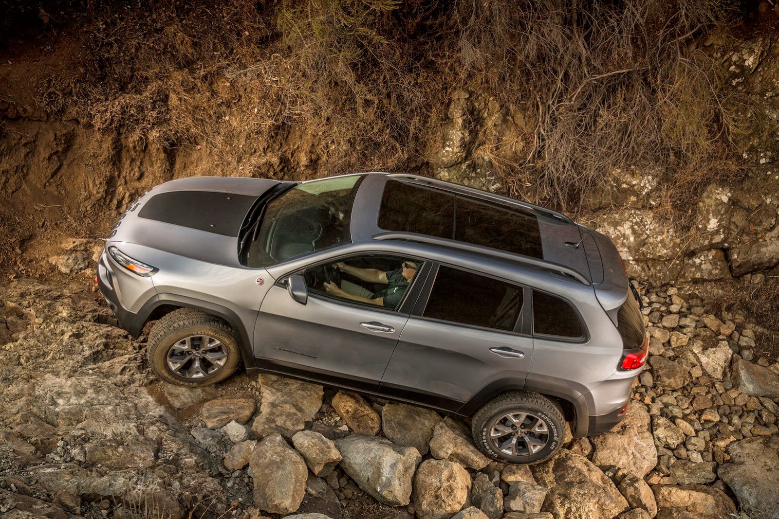 [Jeep-Cherokee_24%255B2%255D.jpg]