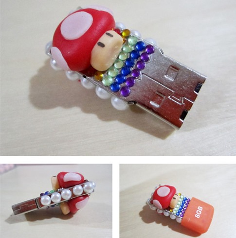 16. USB Hongo de Mario