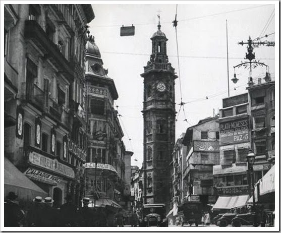felices años 20_1925 plaza reina 