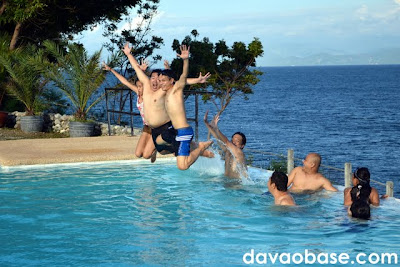 Jump shot... in a pool? Bloggers enjoy the Infinity Pool at Lemlunay Resort in Sarangani