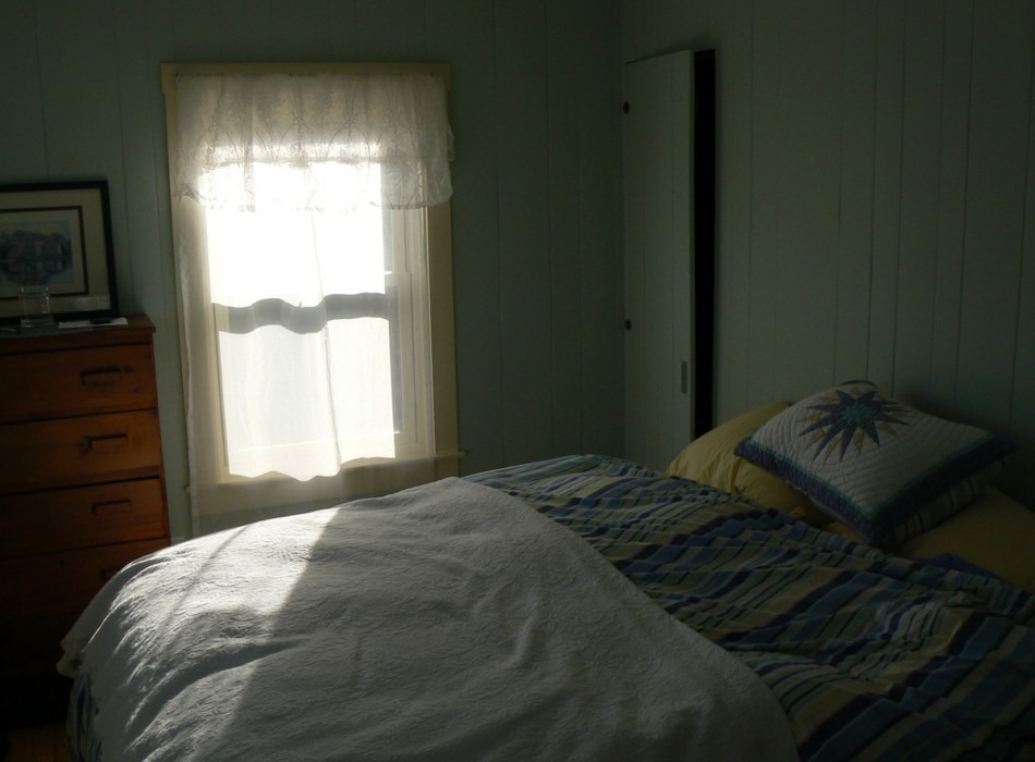 [Hhowell-Bedroom-before-950x700%255B6%255D.jpg]