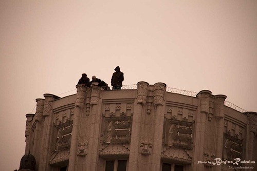 people_20111120_roof