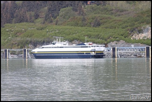 Alaska-Ferry-at-Dock-in-Val