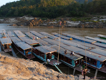 Transport Laos: portul Pakbeng