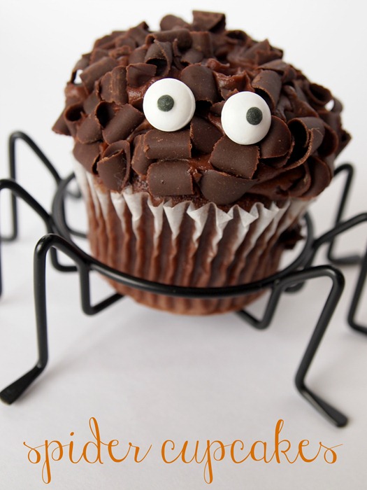 spider cupcakes from GingerSnapCrafts.com