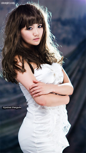 Han Ga Eun - White Strapless Mini Dress