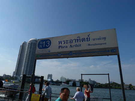 statia de Chao Praya Express langa Khao San.