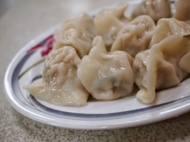 【食記】台中盛東餃子館.麵食小吃@東勢綠色走廊 : 橫街老字號,皮薄餡豐的日式風餃子 中式 區域 午餐 台中市 晚餐 東勢區 飲食/食記/吃吃喝喝 麵食類 