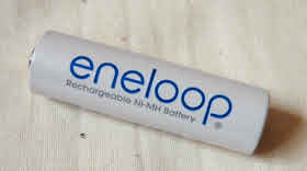 充電時に点滅するようになったeneloop