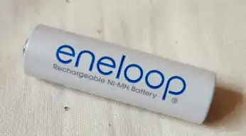 充電時に点滅するようになったeneloop