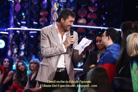 Tinelli recibe la lista de Facundo.jpg