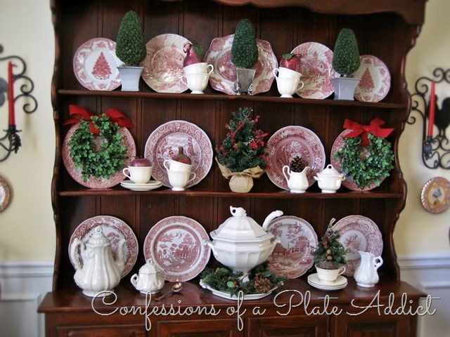 [CONFESSIONS%2520OF%2520A%2520PLATE%2520ADDICT%2520Christmas%2520on%2520the%2520Hutch2%255B2%255D.jpg]