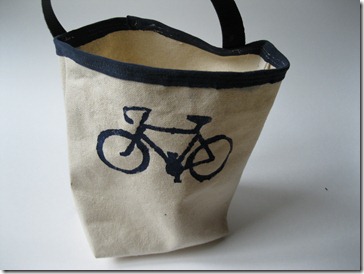 bike or car tote with french seams and freezer paper stencil of bike (4)