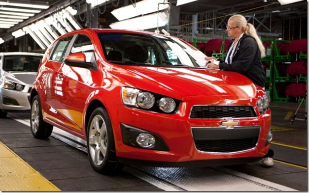 2012-Chevrolet-Sonic-hatch-front-three-quarter-assembly-line-623x389