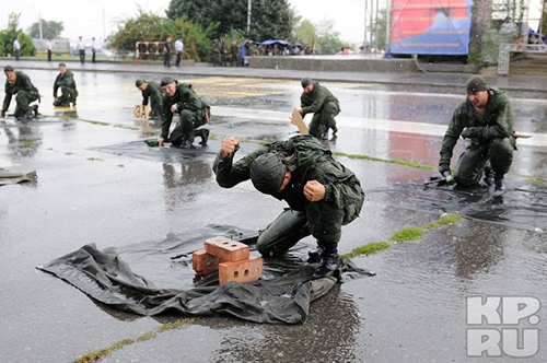 Фотографии с показательных выступлений СОБР и ОМОН в Волгограде