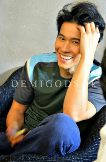 Bench The Naked Truth backstage Enchong Dee