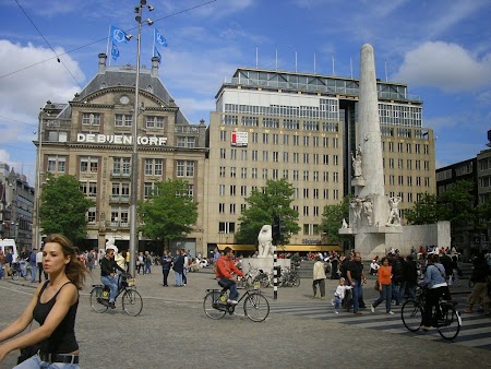 Dam, piata centrala din Amsterdam