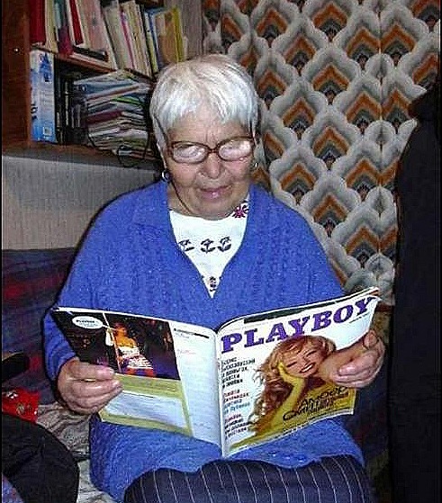 [891498_moya-babushka-chitaet-gazetu-zhizn%255B6%255D.jpg]