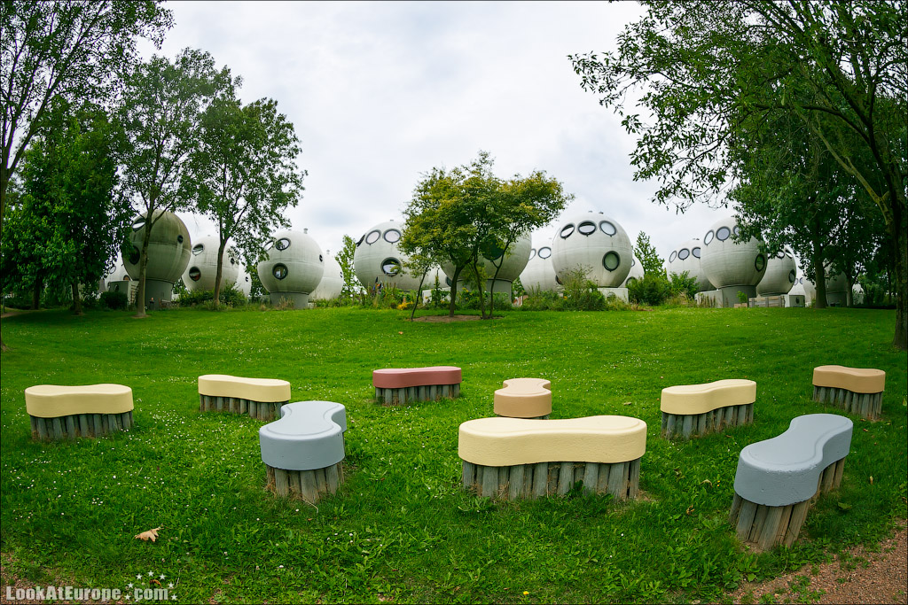 LookAtEurope.com - Фотогалоп по Европе. Чехия, Германия, Голландия.  Дома шары в голландском городе Хертогенбош | Holland, Bolwoningen Houses of Hertogenbosch