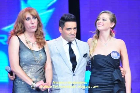 Mariano y las ganadoras.jpg