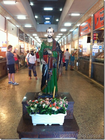 Imagem de São Pedro na entrada do Mercado São Pedro, Niterói