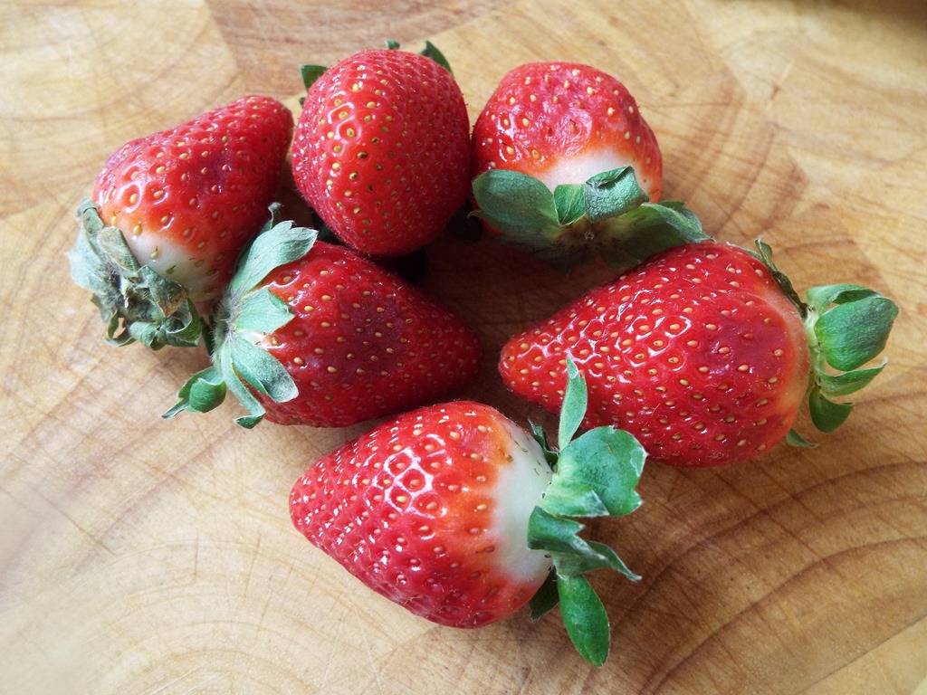 [strawberries%255B5%255D.jpg]
