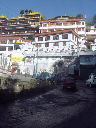 Obiective turistice India: intrarea in Darjeeling
