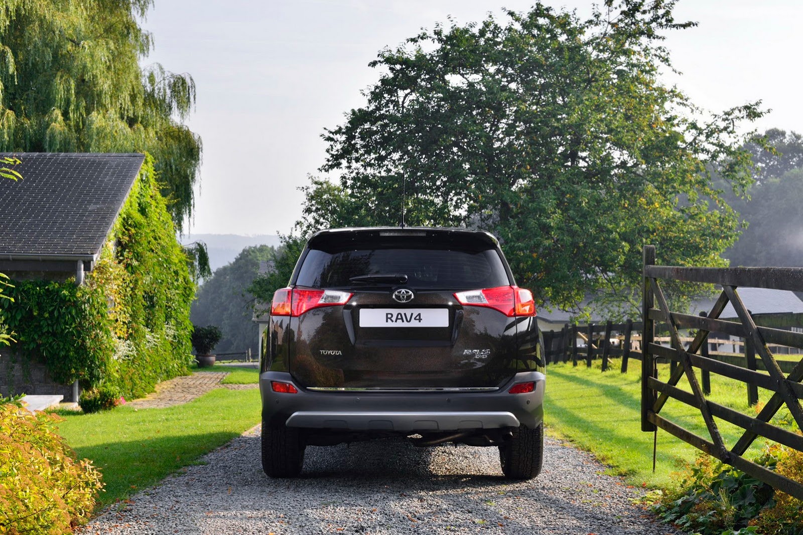 [Toyota-Rav4-4%255B2%255D.jpg]
