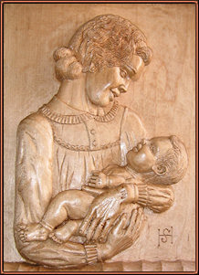 Serapio Hernández. 'Maternidad'. Tamaño: 33 x 23 cm. aprox. Maternidad. Talla en madera