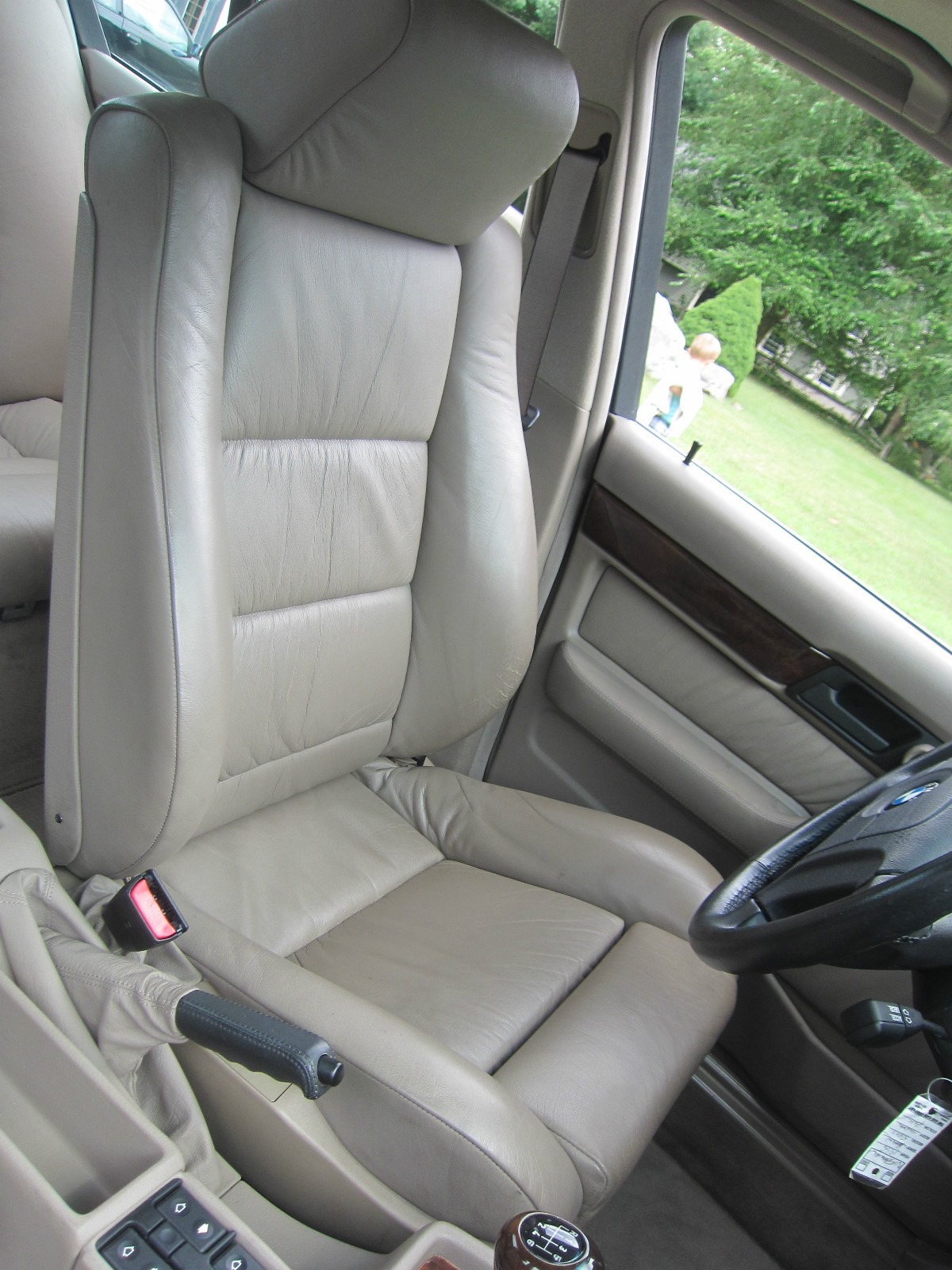 [1995-BMW-540i-15Manual%255B6%255D.jpg]