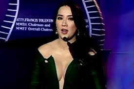 Kris Aquino shows off cleavage in MMFF awards night