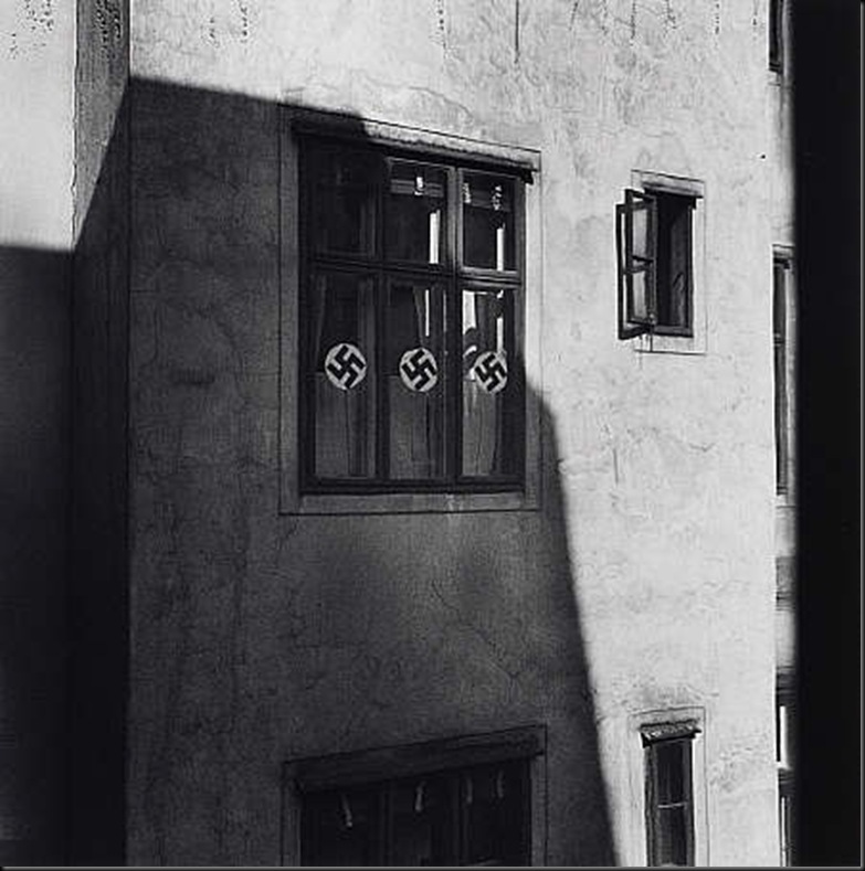 12 Swastikas in Shadow, Vienna 1932